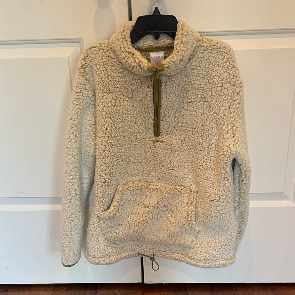 Like new Sherpa 1/4 Zip
